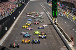 Старт: Джеймс Хінчкліфф, Schmidt Peterson Motorsports Honda лідирує