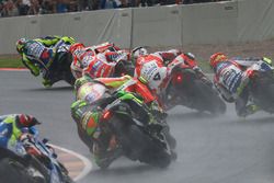 Valentino Rossi, Yamaha Factory Racing leads at the start