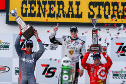 Podium: race winner Josef Newgarden, Ed Carpenter Racing Chevrolet, second place Will Power, Team Penske Chevrolet, third place Scott Dixon, Chip Ganassi Racing Chevrolet