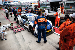 Auto von Maxime Martin, BMW Team RBM, BMW M4 DTM, nach Crash