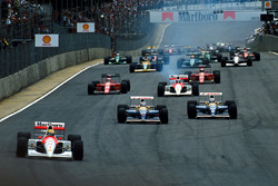 Inicio: Ayrton Senna, McLaren líder