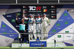 Подіум: Переможець Жан-Карл Верне, Leopard Racing, Volkswagen Golf GTI TCR; друге місце Стефано Комі