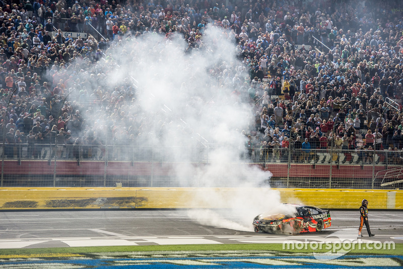 Choque de Tony Stewart, Stewart-Haas Racing Chevrolet