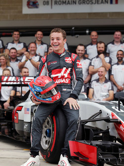 Santino Ferrucci, Haas F1 Team Development Driver at a team photograph