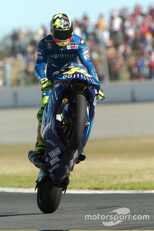 El ganador de la carrera Valentino Rossi