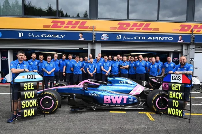 Alpine F1 Team pit lane message