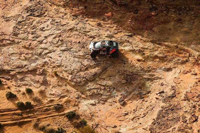 #299 Dacia Sandriders Dacia: Нассер Аль-Аттия, Фабиан Люркен