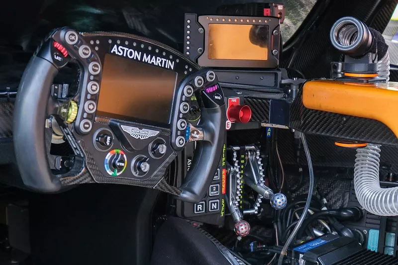 Aston Martin Thor – Vue de l'habitacle de l'Aston Martin Valkyrie 