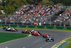 Lewis Hamilton, Mercedes-AMG F1 W09 startta lider