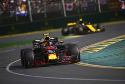 Max Verstappen, Red Bull Racing RB14 Tag Heuer, Carlos Sainz Jr., Renault Sport F1 Team R.S. 18