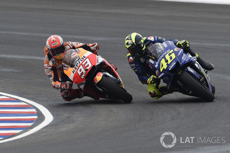 Marc Marquez, Repsol Honda Team, Valentino Rossi, Yamaha Factory Racing se touchent