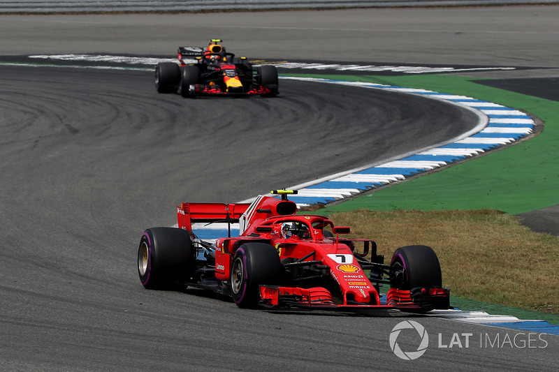 Kimi Raikkonen, Ferrari SF71H e Max Verstappen, Red Bull Racing RB14