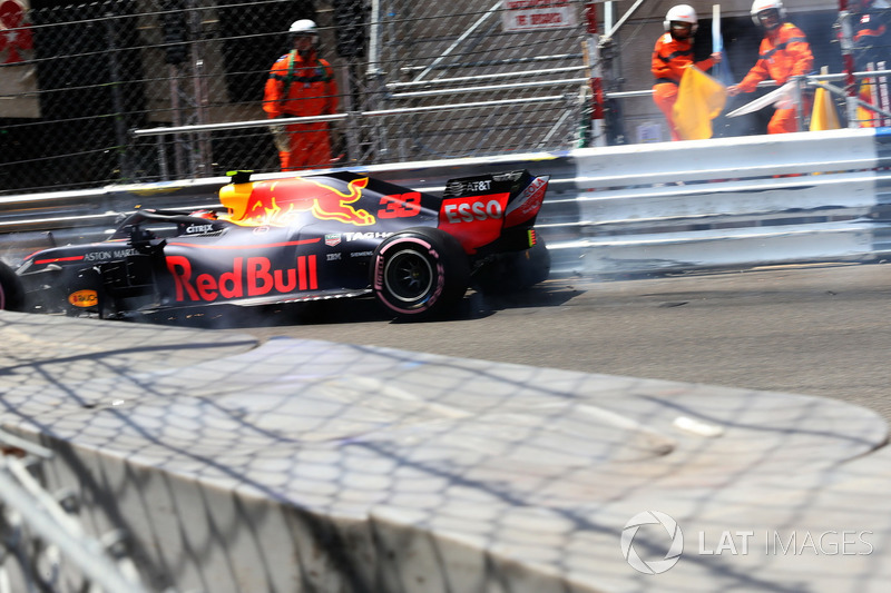 Max Verstappen, Red Bull Racing RB14 hits the barrier and crashes