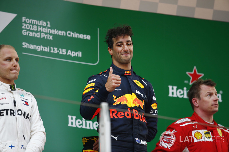 Podium : le vainqueur Daniel Ricciardo, Red Bull Racing, le deuxième, Valtteri Bottas, Mercedes-AMG F1, le troisième, Kimi Raikkonen, Ferrari