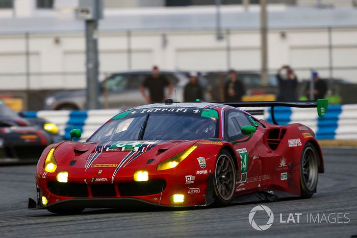 #64 Scuderia Corsa Ferrari 488 GT3, GTD: Bill Sweedler, Townsend Bell, Frankie Montecalvo, Sam Bird