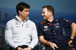 Toto Wolff, Director Ejecutivo (negocio), Mercedes AMG y Christian Horner, director del equipo, Red Bull Racing