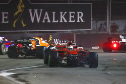 Daniil Kvyat, Scuderia Toro Rosso STR12, Fernando Alonso, McLaren MCL32 and Kevin Magnussen, Haas F1 Team VF-17 run wide to avoid Sebastian Vettel, Ferrari SF70H