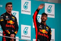 Podio: ganador de la carrera Max Verstappen, Red Bull Racing, tercer lugar Daniel Ricciardo, Red Bul