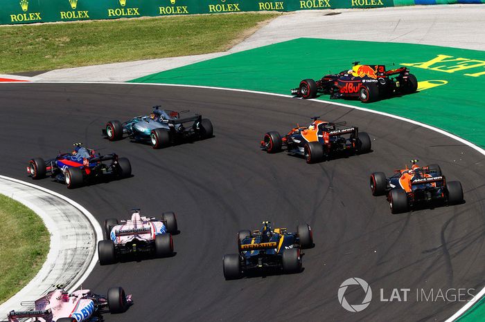 Daniel Ricciardo, Red Bull Racing, Lewis Hamilton, Mercedes AMG F1 W08, Carlos Sainz Jr., Scuderia Toro Rosso STR12, Fernando Alonso, McLaren MCL32, Stoffel Vandoorne, McLaren, Jolyon Palmer, Renault Sport F1 Team, Sergio Perez, Sahara Force India F1 VJM10