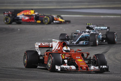 Sebastian Vettel, Ferrari SF70H, Valtteri Bottas, Mercedes F1 W08, Daniel Ricciardo, Red Bull Racing RB13