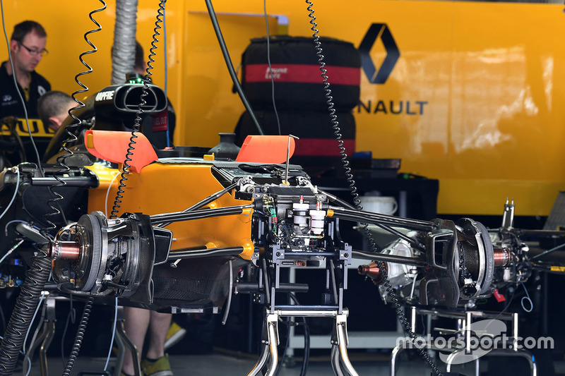 Renault Sport F1 Team RS17 detalle chasis y frenos delanteros