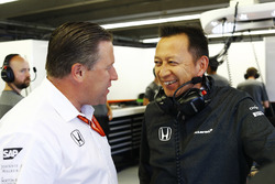 Zak Brown, Executive Director, McLaren Technology Group, talks to Yusuke Hasegawa, Senior Managing Officer, Honda