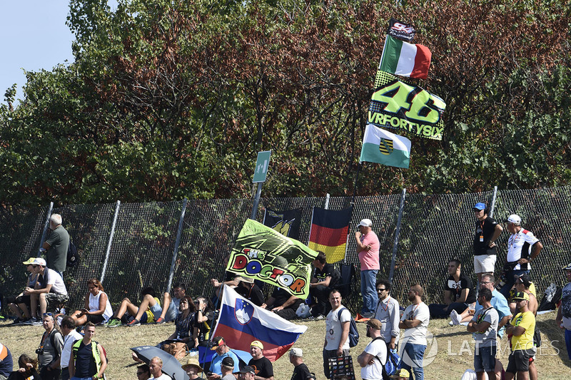 Mesmo sem correr, Valentino Rossi foi lembrado pelos fãs presentes em Misano.