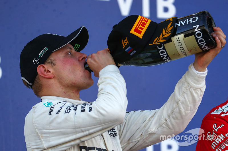 Le vainqueur Valtteri Bottas, Mercedes AMG F1