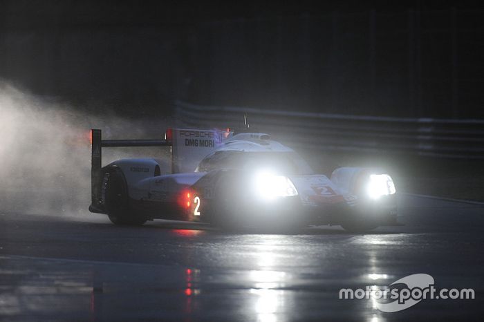 #2 Porsche Team Porsche 919 Hybrid: Timo Bernhard, Earl Bamber, Brendon Hartley