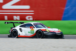 #91 Porsche Team Porsche 911 RSR: Richard Lietz, Frédéric Makowiecki