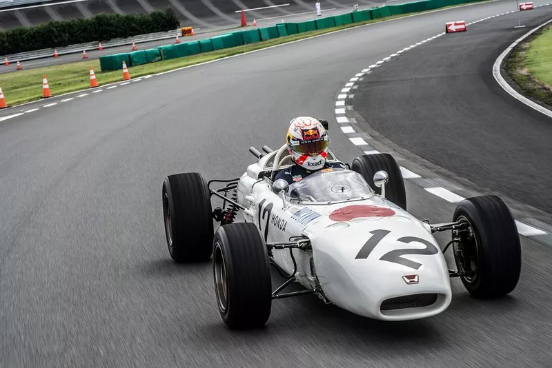 Max Verstappen im Honda RA272 