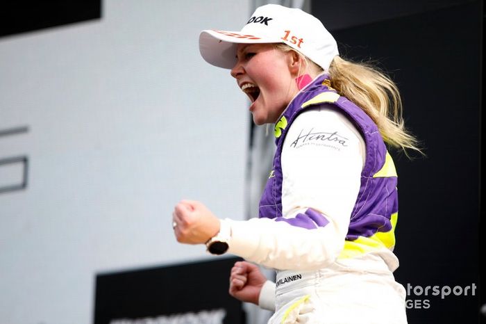 Podio: ganadora Emma Kimilainen