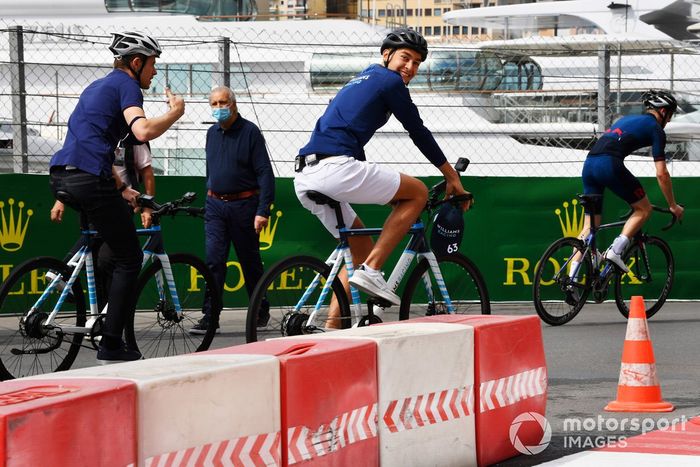 George Russell, Williams, en bicicleta