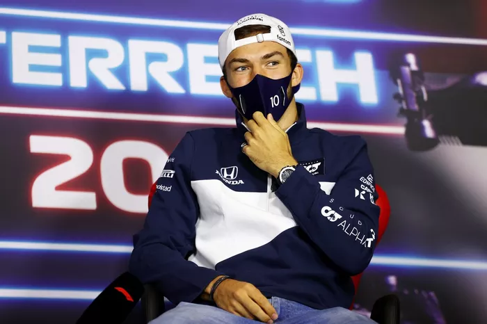 Pierre Gasly, AlphaTauri durante la conferencia de prensa