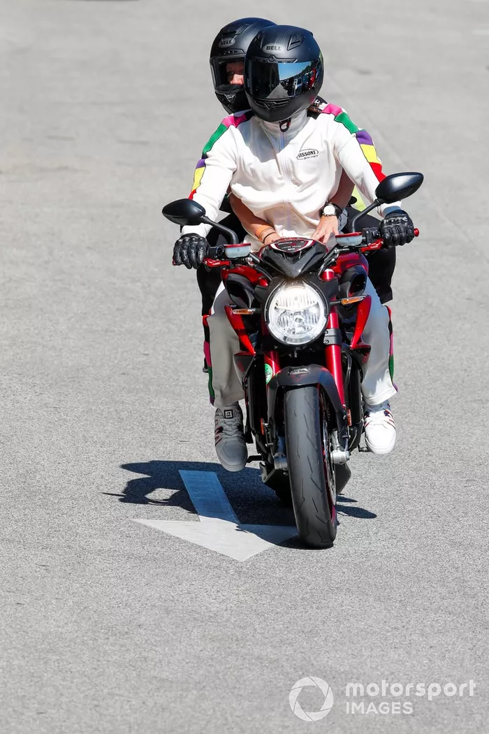 Lewis Hamilton, Mercedes y Angela Cullen, su fisio