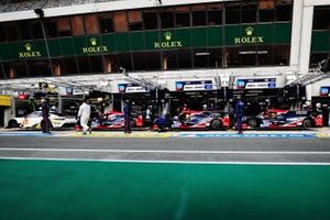 United Autosports in the pitlane 