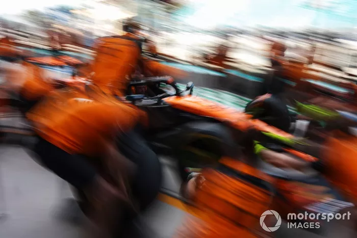 McLaren pit stop practice