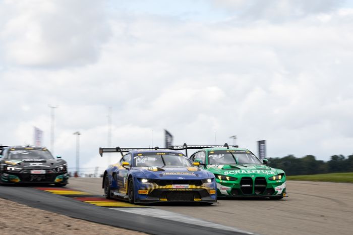 Arjun Maini, Team HRT Ford Mustang GT3, Marco Wittmann, Schubert Motorsport BMW M4 GT3