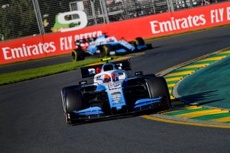 Robert Kubica, Williams FW42, devant George Russell, Williams Racing FW42