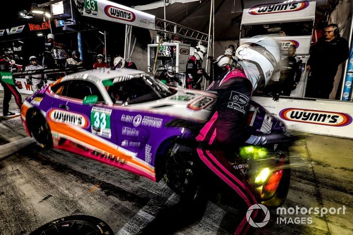#33 Mercedes-AMG Team Riley Motorsports Mercedes-AMG GT3, GTD: Ben Keating, Jeroen Bleekemolen, Luca Stolz, Felipe Fraga, pit stop