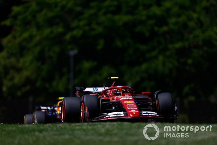 Carlos Sainz, Ferrari SF-24, Sergio Pérez, Red Bull Racing RB20