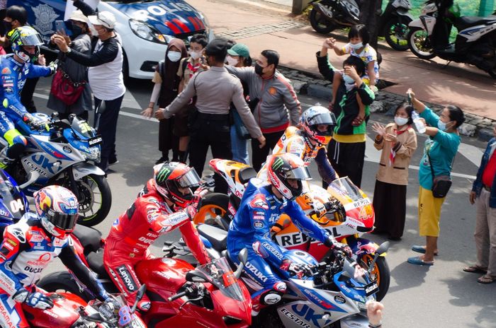 Pol Espargaró, Repsol Honda, Alex Rins, Suzuki, Francesco Bagnaia, Ducati, Jorge Martín, Pramac Racing, en Mandalika, Indonesia 