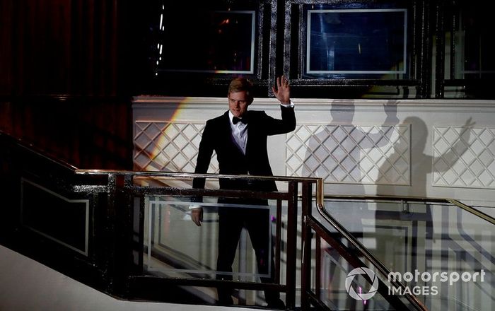 Ott Tanak sube al escenario