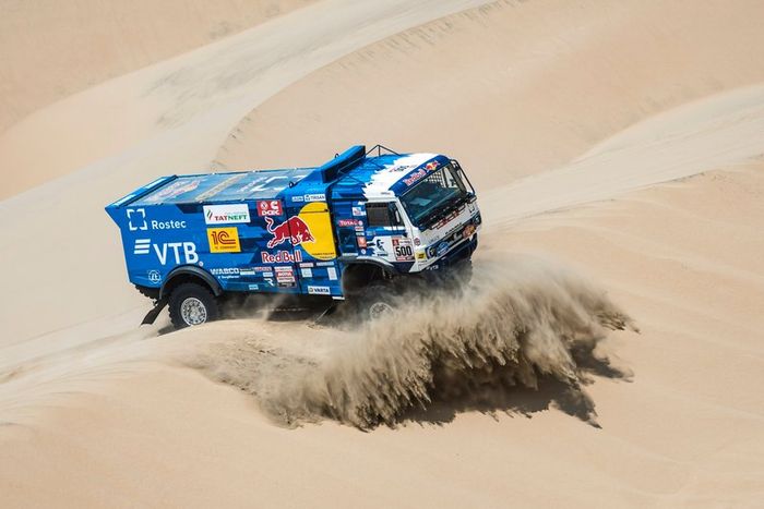 #500 Team Kamaz Master: Eduard Nikolaev, Evgeny Yakovlev, Vladimir Rybakov