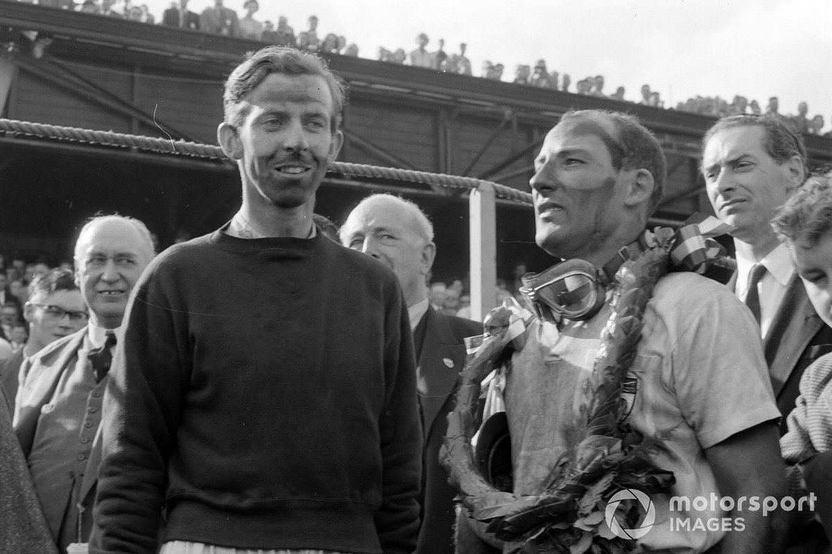 Tony Brooks, ici à gauche, lors du GP de Grande-Bretagne 1957