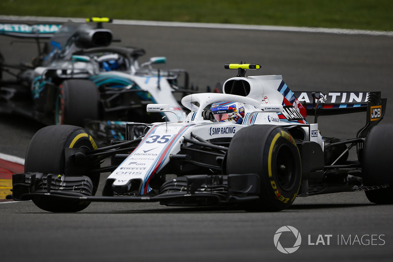 Sergey Sirotkin, Williams FW41, leads Valtteri Bottas, Mercedes AMG F1 W09