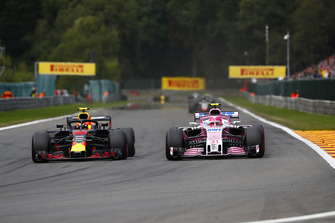 Max Verstappen, Red Bull Racing RB14, battles Esteban Ocon, Racing Point Force India VJM11