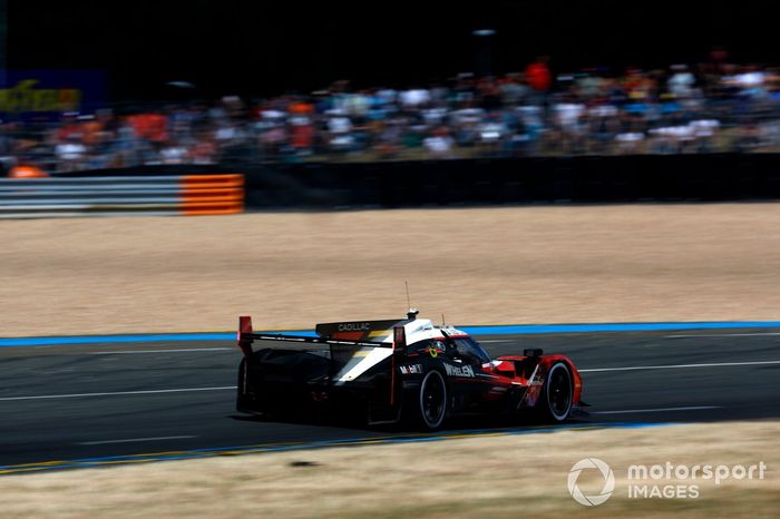 #311 Action Express Racing Cadillac V-Series.R de Pipo Derani, Alexander Sims, Jack Aitken