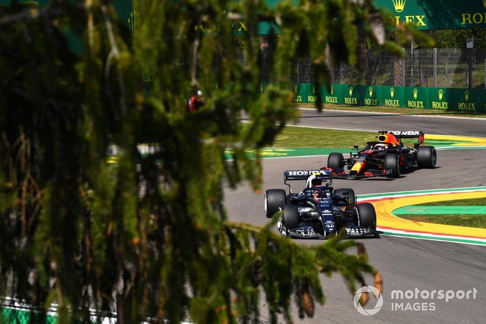 Pierre Gasly, AlphaTauri AT02, Max Verstappen, Red Bull Racing RB16B