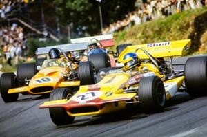 Ronnie Peterson, March 701 Ford leads Dan Gurney, McLaren M14A Ford